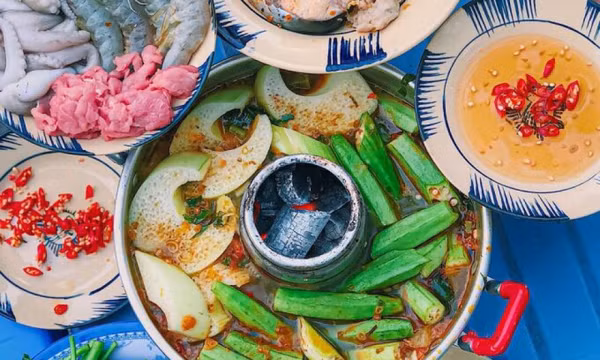 Đủ món ngon ở quán quen Sài Gòn bán mang đi