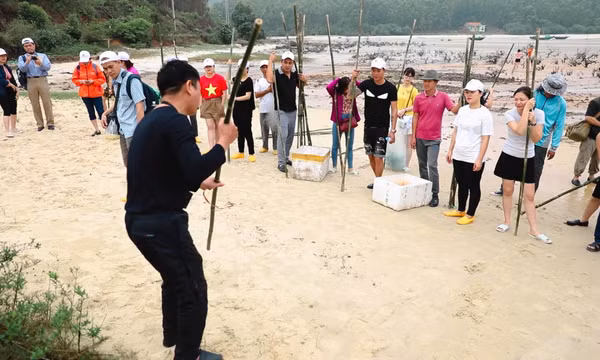 Trải nghiệm làm ngư dân tại Quan Lạn