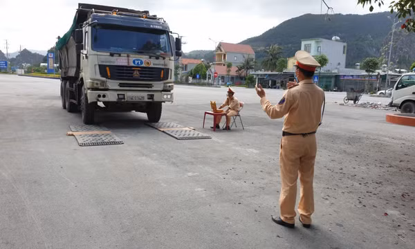 Khó khăn trong xử lý xe chở quá tải trọng