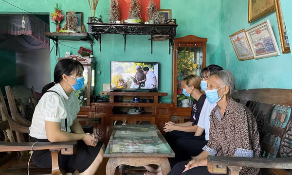 Trao yêu thương đến những người khó khăn vì dịch