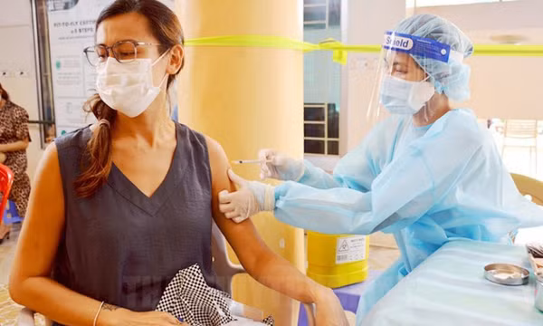 Tiêm chủng vaccine Covid-19: Không phân biệt người Việt Nam hay nước ngoài