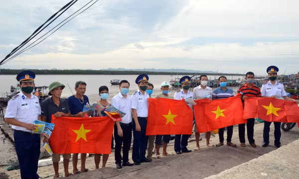 Bộ Tư lệnh Vùng Cảnh sát biển 1 chung tay gỡ “thẻ vàng” EC