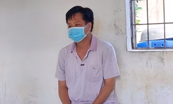 Bắt kẻ xâm hại bé gái sống lang thang ngủ tại quán cà phê đóng cửa