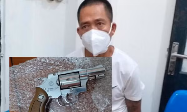 Đối tượng 4 tiền án mang theo súng "thông chốt" lên cầu Nhật Tân