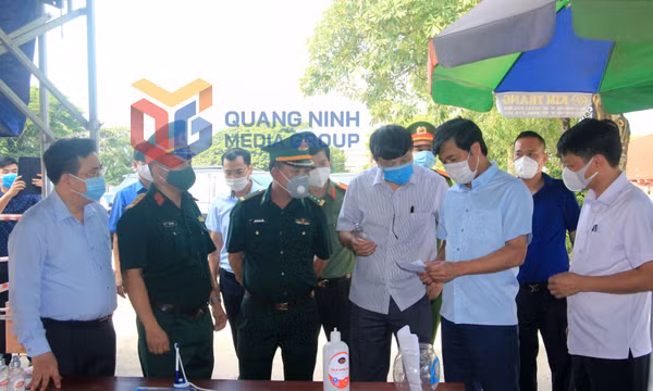 Chủ tịch UBND tỉnh Nguyễn Tường Văn kiểm tra, làm việc tại TP Móng Cái, tháng 9-2021
