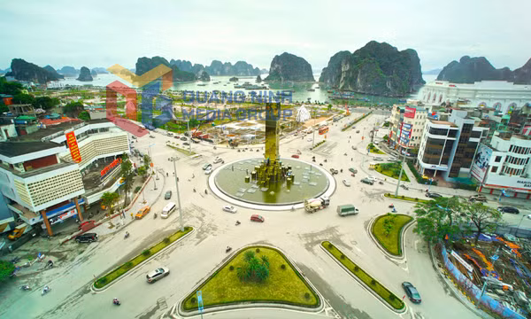 Cột đồng hồ trung tâm TP Hạ Long