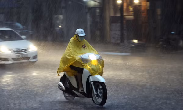 Mưa dông trên cả nước, vùng núi đề phòng lũ quét và sạt lở