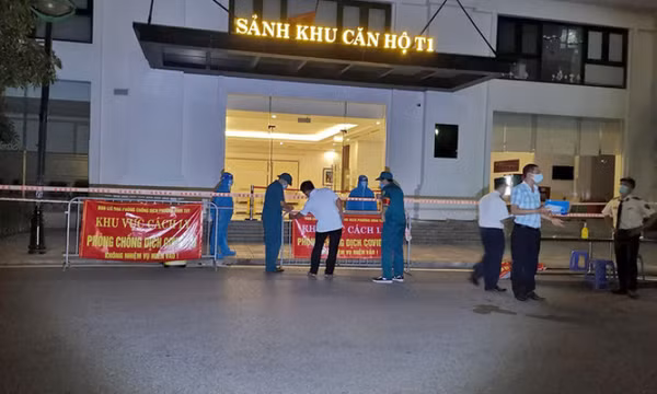Phong tỏa một tòa chung cư ở Time City, Hà Nội