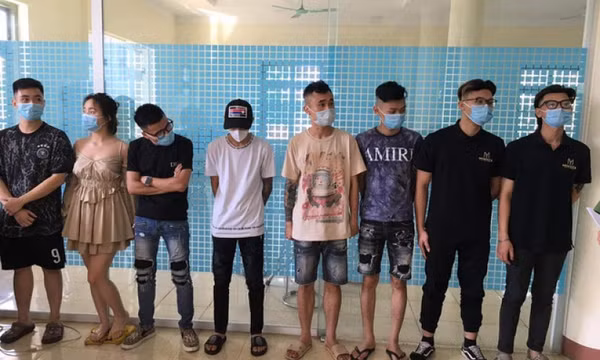 27 người tụ tập hít bóng cười tại quán cà phê