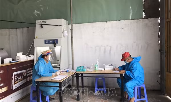 Lái xe sửa giấy xét nghiệm bị phát hiện mắc COVID-19