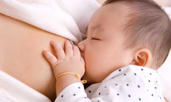Xử trí đúng cách mụn hạt kê ở trẻ sơ sinh