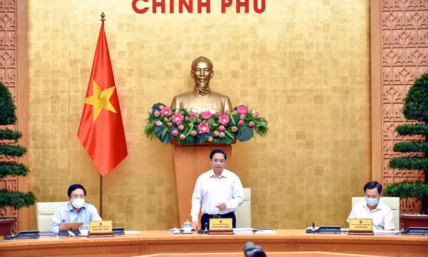 Thủ tướng Phạm Minh Chính: Kiểm soát tốt dịch bệnh là yếu tố quyết định phục hồi kinh tế