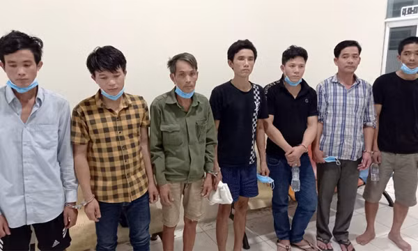 Nhóm nghiện ma túy cắt trộm hàng tấn dây cáp điện