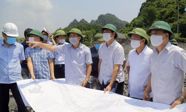 Chủ tịch UBND tỉnh chỉ đạo tháo gỡ khó khăn mặt bằng thi công đường bao biển Hạ Long - Cẩm Phả