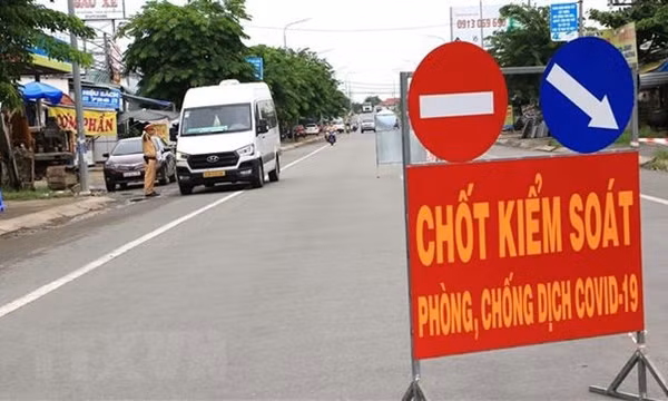 Tạm đình chỉ Chủ tịch UBND phường do số ca COVID-19 tăng