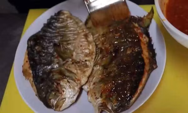 Cá chim tắm muối ớt
