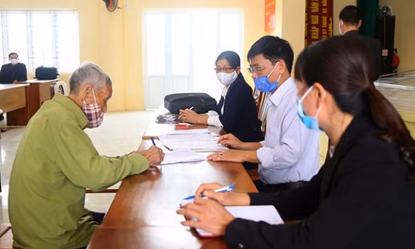 Không có hợp đồng lao động, được hỗ trợ theo diện lao động tự do