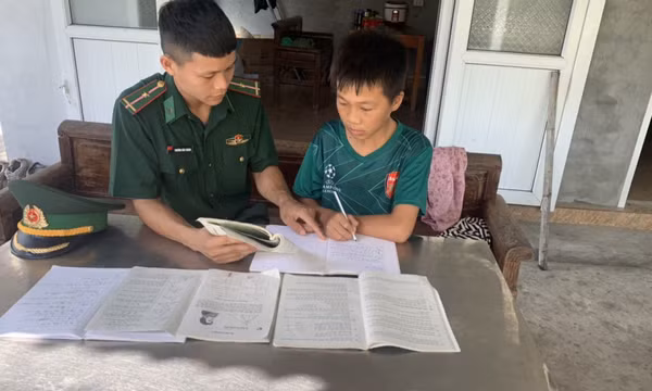 Chương trình “Nâng bước em tới trường” và “Con nuôi Đồn Biên phòng” - Điểm sáng nơi đảo xa 