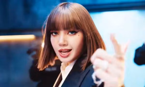 Lisa (BLACKPINK) lại phá vỡ kỉ lục của thành viên cùng nhóm