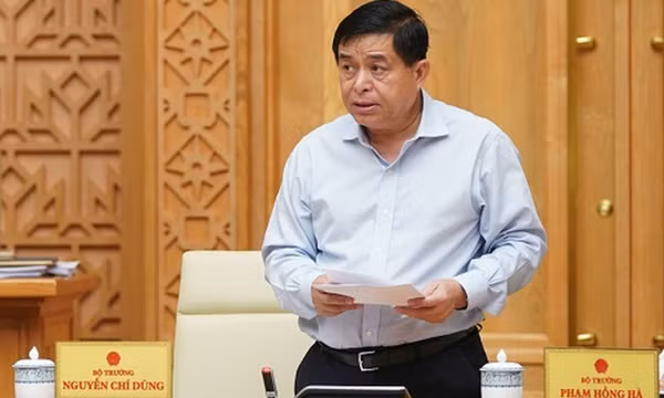 Xem xét giảm 10-30% giá điện, xăng