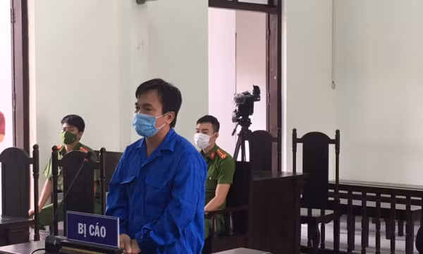 Đâm xe vào CSGT để vượt chốt kiểm dịch COVID-19, tài xế lãnh án tù