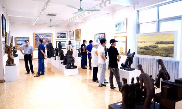 Triển lãm mỹ thuật chào mừng các ngày lễ lớn