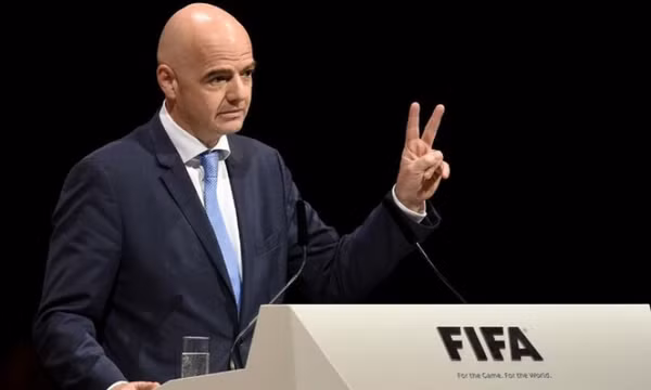 Kế hoạch tổ chức World Cup hai năm một lần bị phản đối