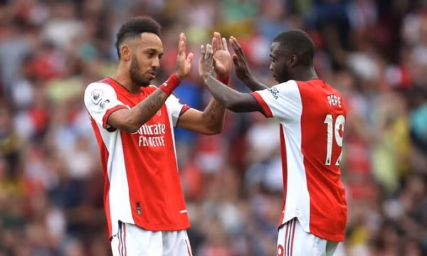 Arsenal thắng trận đầu tiên ở Ngoại hạng Anh