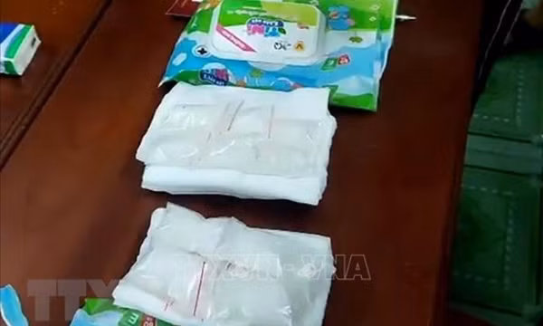 Bắt 2 đối tượng giấu ma túy trong thùng mỳ tôm tại chốt kiểm soát