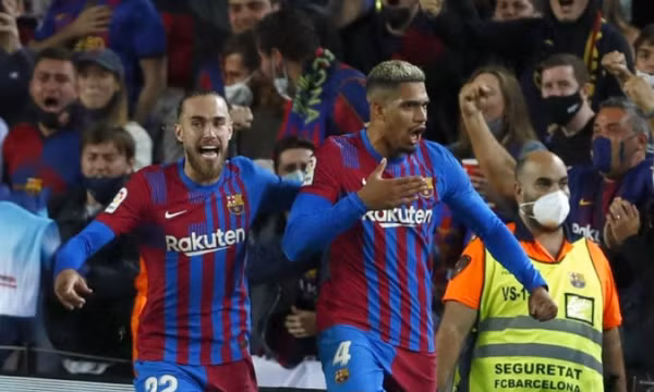 Barca chết hụt tại Camp Nou