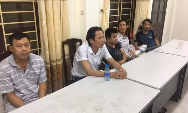 Chủ xe khách thuê người làm giả 231 phiếu xét nghiệm COVID -19 để 'thông chốt'