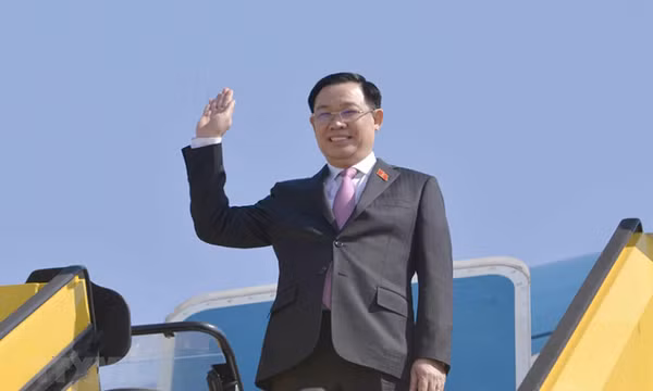Chủ tịch Quốc hội đến Brussels, bắt đầu chuyến thăm, làm việc với EP, EU và Vương quốc Bỉ