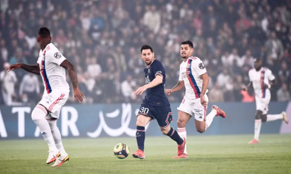 Messi bị thay ra sớm trong trận thắng của PSG