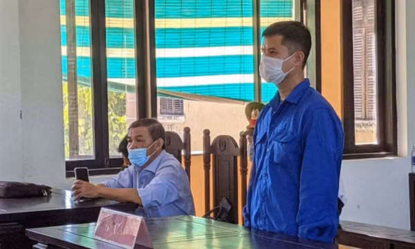 Hoãn xử vụ bác sĩ bị tố hiếp dâm nữ điều dưỡng vì kiểm sát viên đang cách ly