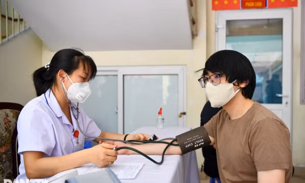 Vì sao phải đo huyết áp trước khi tiêm phòng?
