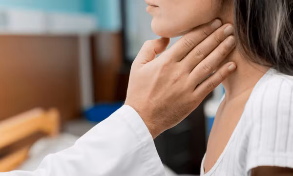 Nổi hạch sau tiêm vaccine Covid-19 có nguy hiểm không, bao lâu hạch biến mất?