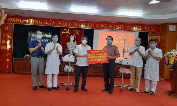 Tập đoàn TTP trao tặng 30 máy thở cho Bệnh viện số 2