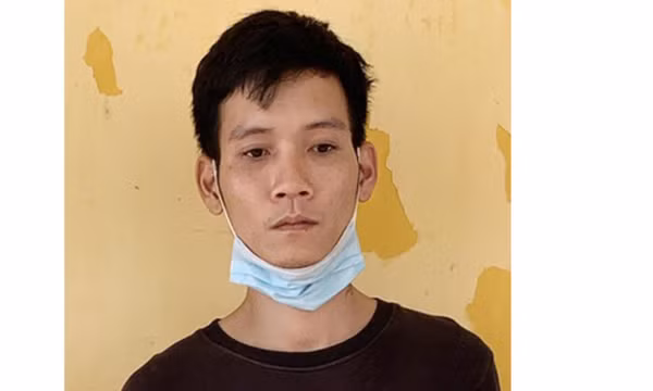 Thanh niên 19 tuổi lên mạng mua thẻ 'Đội shipper áo xanh' giả để đi giao hàng