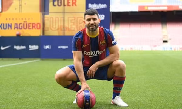 Sergio Busquets, Jordi Alba giảm lương để Barcelona đăng ký Aguero