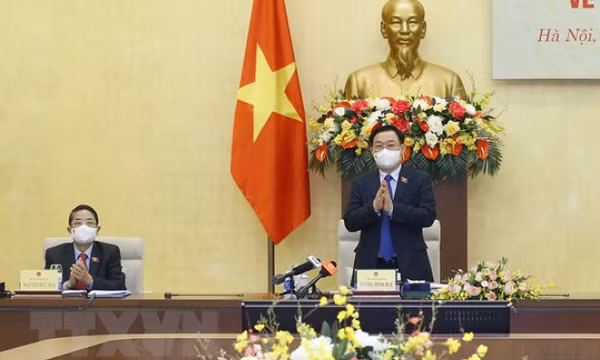 Chủ tịch Quốc hội chủ trì tọa đàm tham vấn chuyên gia về KT-XH