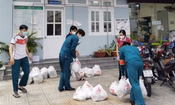 Thủ tướng yêu cầu xử lý nghiêm hành vi hủy đơn hàng "đi chợ hộ"