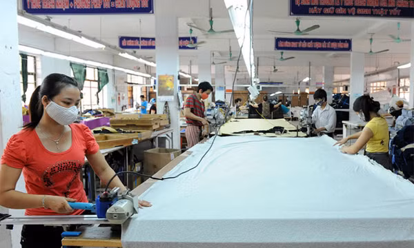 Yêu cầu cấp bách mở cửa lại nền kinh tế