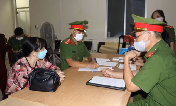 Tạm giam vợ chồng giám đốc sàn giao dịch bất động sản lừa đảo khách hàng