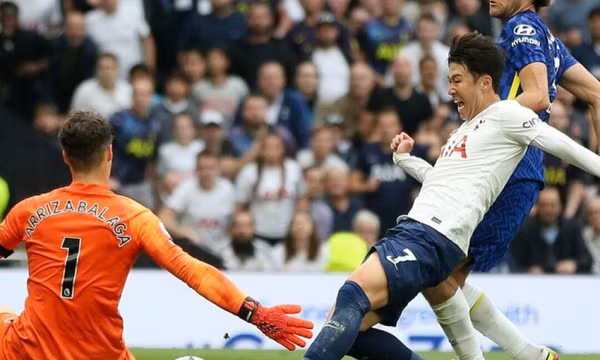 Chelsea lên đỉnh Ngoại hạng Anh