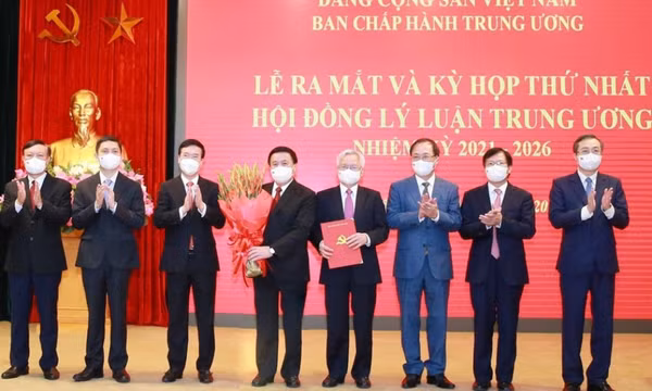 Ra mắt Hội đồng Lý luận Trung ương nhiệm kỳ mới