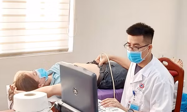 Khám sức khỏe cho gần 100 đoàn viên, CNLĐ
