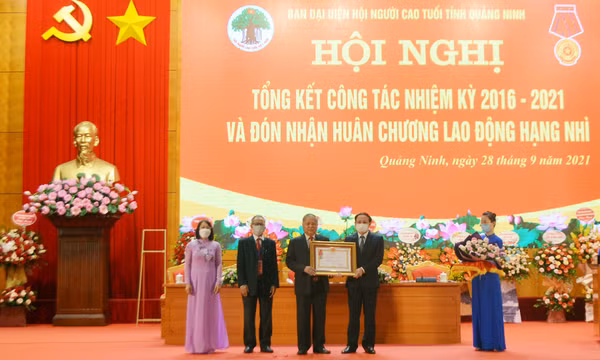 Hội Người cao tuổi tỉnh đón nhận Huân chương Lao động hạng Nhì