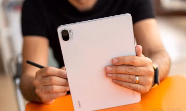 'Vua máy tính bảng Android' cháy hàng chỉ sau 10 phút mở bán khiến Apple 'lo sốt vó'