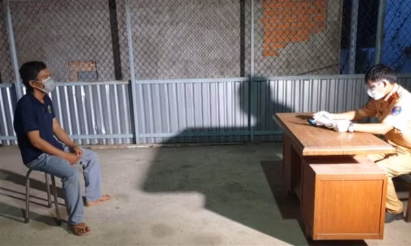 Nói tên Trưởng phòng CSGT để xe qua chốt kiểm dịch: Kiểm điểm, rút kinh nghiệm