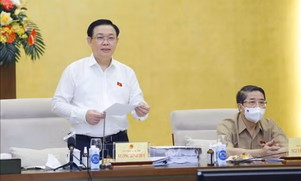 Chủ tịch Quốc hội Vương Đình Huệ làm việc với Ủy ban Kinh tế về Quy hoạch sử dụng đất quốc gia 